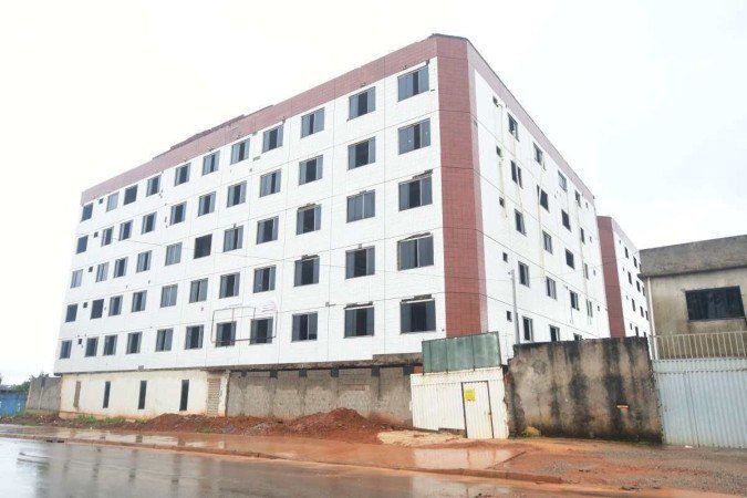  10/01/2022. Crédito: Ed Alves/CB/D.A Press. Brasil. Brasília - DF. Cidades. Contruções e predios em Vicente Pires. Rua 08.