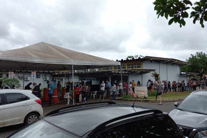 Unidade básica de Saúde 1 da Asa Sul registrou longa fila para vacinação contra a covid-19 - (crédito: Arthur de Souza/CB/DA.Press) Unidade básica de Saúde 1 da Asa Sul registrou longa fila para vacinação contra a covid-19 - (crédito: Arthur de Souza/CB/DA.Press)