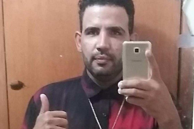 Genival Ferreira da Silva Junior, 35 anos, conhecido como Júnior, está foragido. Polícia pede ajuda da população para identificar o paradeiro do acusado de homicídio doloso - (crédito: Reprodução) Genival Ferreira da Silva Junior, 35 anos, conhecido como Júnior, está foragido. Polícia pede ajuda da população para identificar o paradeiro do acusado de homicídio doloso - (crédito: Reprodução)