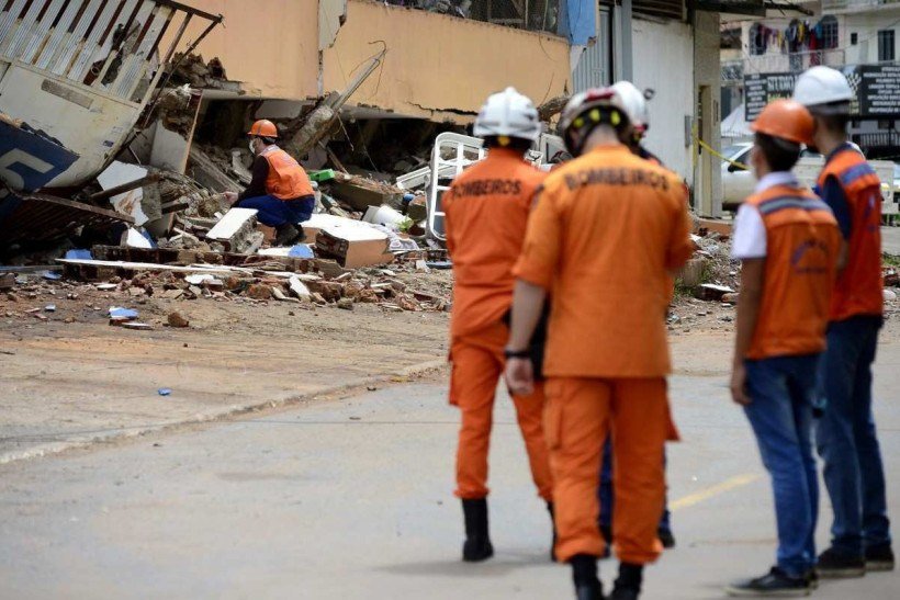  10/01/2022 Crédito: Marcelo Ferreira/CB/D.A Press. Brasil. Brasilia - DF -  Taguatinga Sul, movimentação no prédio que caiu na QSE 26.