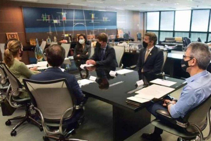 Encontro entre o governador Romeu Zema, o procurador-geral de Justiça de Minas, Jarbas Soares Júnior, a secretária de Estado de Meio Ambiente e Desenvolvimento Sustentável, Marília Melo, e o procurador da República Carlos Bruno Ferreira - (crédito: Ramon Bittencourt / Imprensa MG) Encontro entre o governador Romeu Zema, o procurador-geral de Justiça de Minas, Jarbas Soares Júnior, a secretária de Estado de Meio Ambiente e Desenvolvimento Sustentável, Marília Melo, e o procurador da República Carlos Bruno Ferreira - (crédito: Ramon Bittencourt / Imprensa MG)
