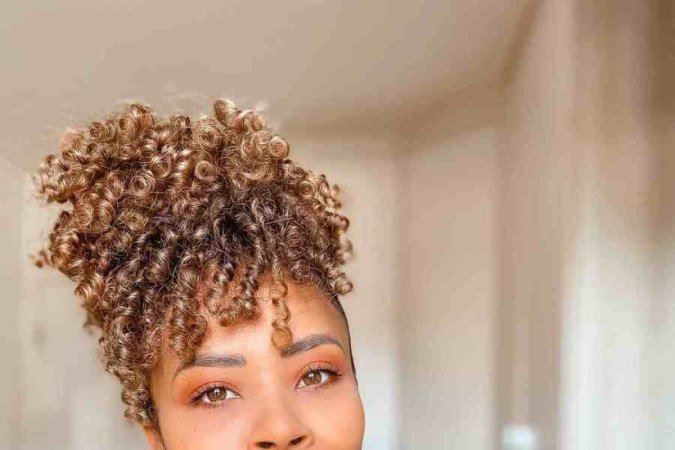 Penteado realizado na cliente Letícia Rodrigues, pelo Studio Caracóis