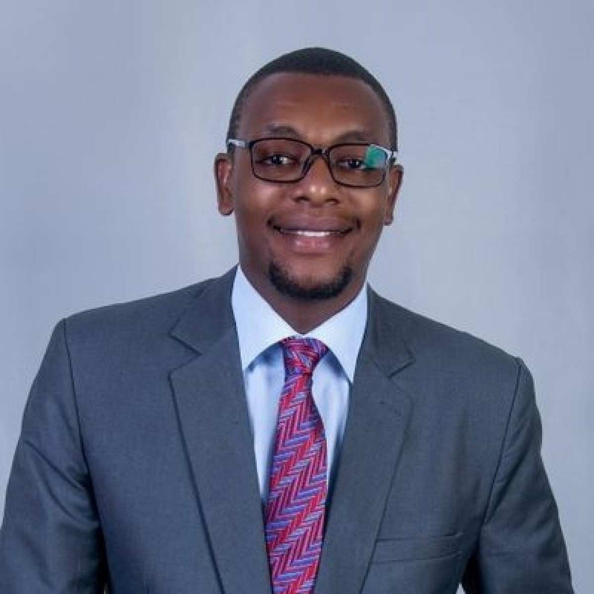 Escritor Kakwenza Rukirabashaija, de 33 anos, é um notório crítico ao ditador de Uganda