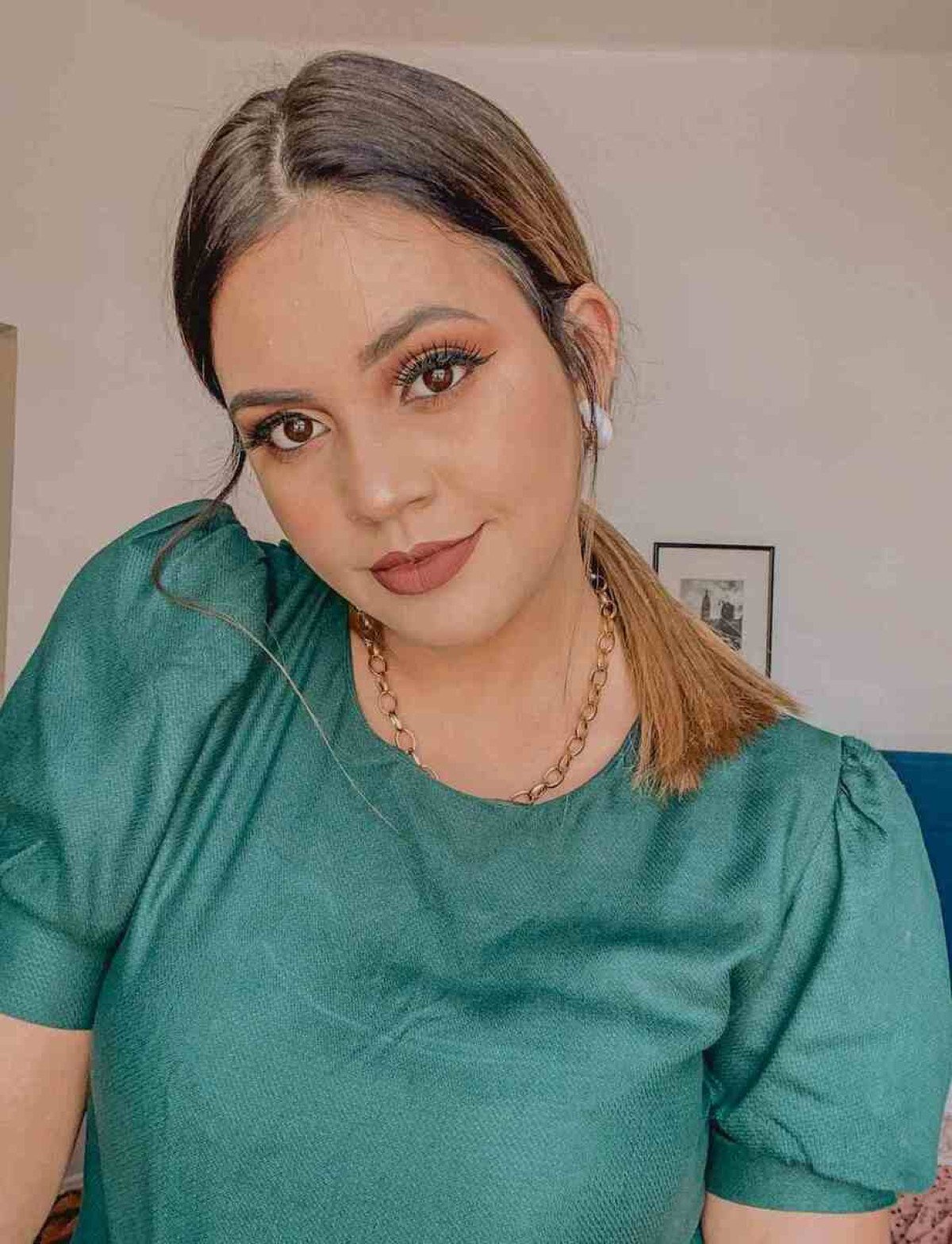 A influenciadora digital Isa Trevizolo sempre opta por penteados nos dias de "bad day hair"