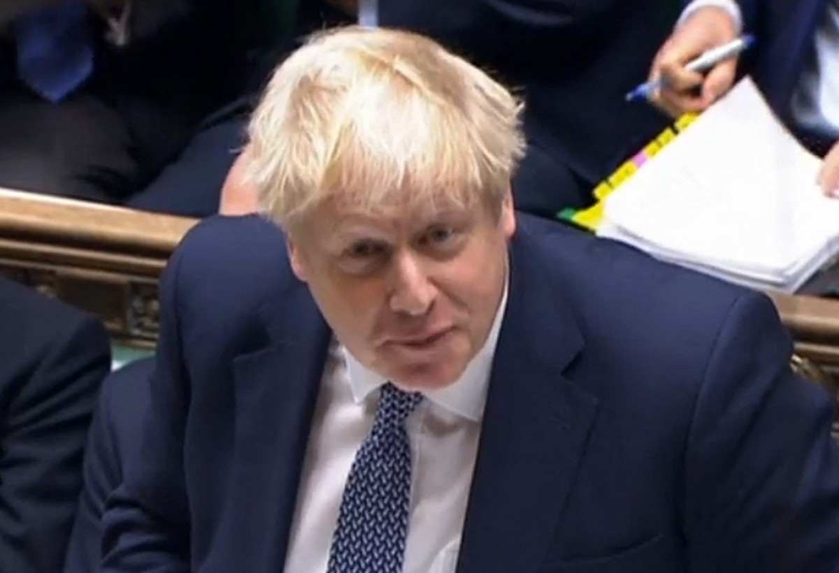 Boris Johnson confirma que esteve em festa durante confinamento e pede desculpas