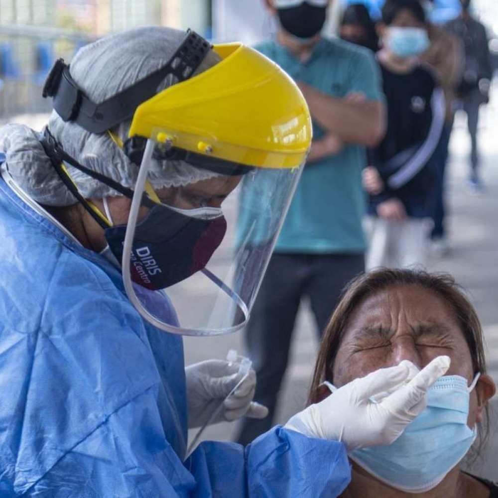 Brasil registra 10 mil casos de Covid e 42 mortes neste domingo