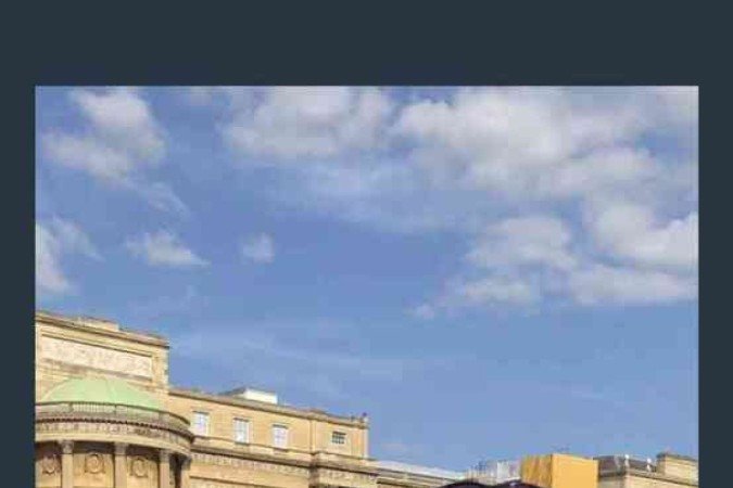 Amanda McEgan, professora, moradora de Liverpool, e a filha Isabel, 19 anos, sepultada dois dias depois da festa em Downing Street

