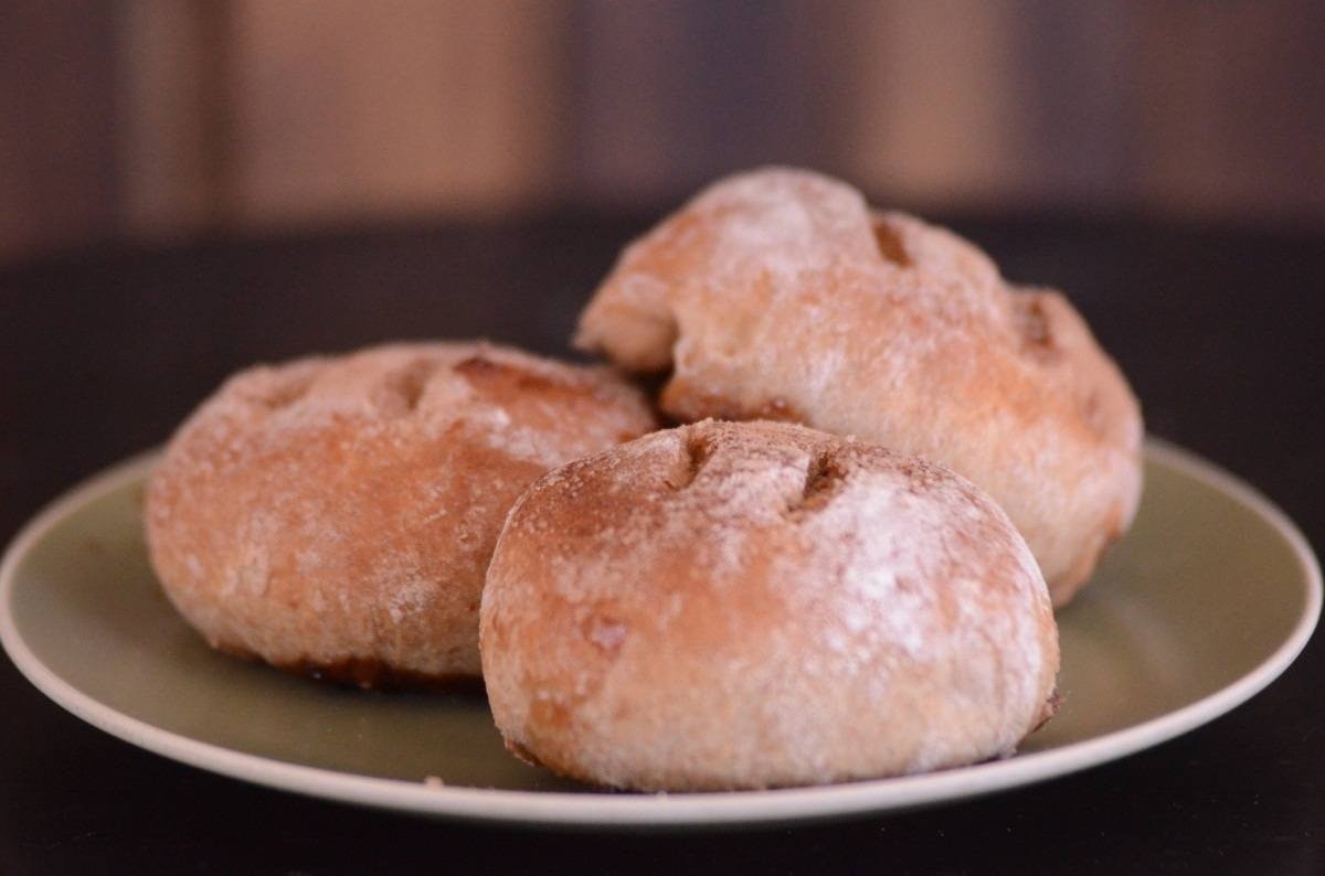  21/07/2016. Crédito: Jhonatan Vieira/Esp. CB/D.A. Press. Brasil. Brasília - DF. Rosca de maçã com canela, do Tudo Trigo, na 316 Norte.       Caption 