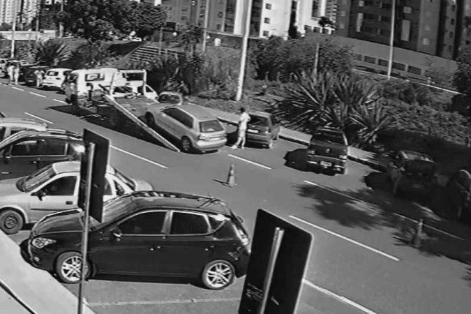 Furto aconteceu em plena luz do dia, em Águas Claras - (crédito: PCDF/Divulgação) Furto aconteceu em plena luz do dia, em Águas Claras - (crédito: PCDF/Divulgação)