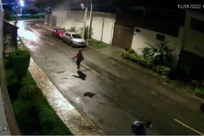 Câmeras de segurança da rua flagraram o momento do crime - (crédito: PMDF/Divulgação) Câmeras de segurança da rua flagraram o momento do crime - (crédito: PMDF/Divulgação)