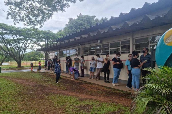 Entre 8h e 16h, mais de 300 pessoas haviam se imunizado contra o novo coronavírus na unidade -  (crédito: Darcianne Diogo/CB/DA Press)