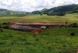 Barragem de água se rompe no sul de Minas Gerais e eleva nível de rio 