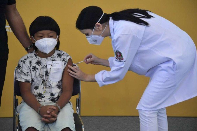 Davi Xavante foi a primeira criança de 11 anos vacinada em São Paulo - (crédito: AFP) Davi Xavante foi a primeira criança de 11 anos vacinada em São Paulo - (crédito: AFP)