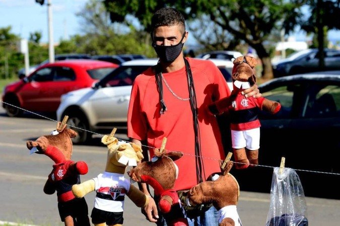  Victor Teixeira tem bonecos em oferta em Taguatinga Norte