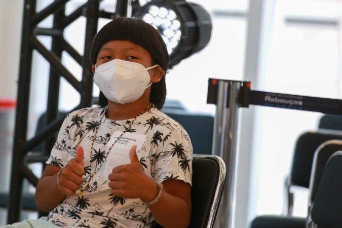 Davi foi a primeira criança do país a receber a vacina. Mas São Paulo começa a imunizar em larga escala na segunda-feira