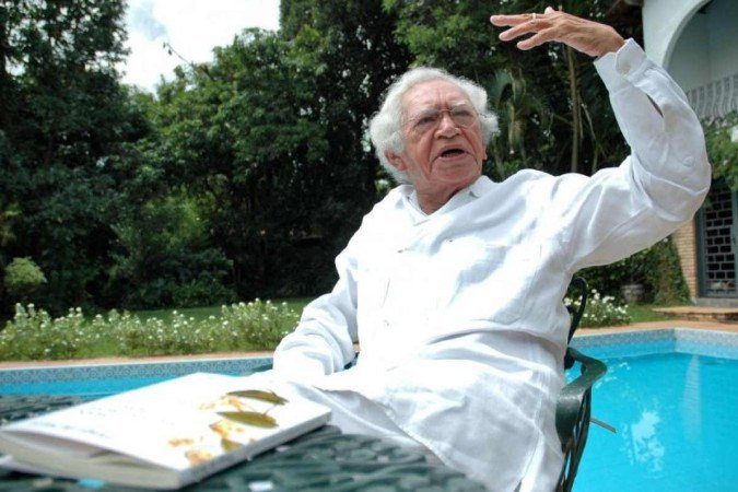    Poeta Thiago de Mello:  defensor da natureza e dos direitos humanos 