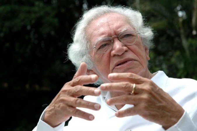   Brasil. Brasilia - DF. Pauta: Poeta Thiago de Mello. 17/04/2006. Credito: Breno Fortes/CB. Poeta Thiago de Mello.
      Caption 