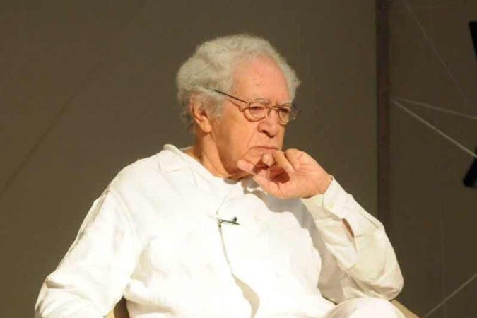  24/06/2009. Crédito: Marcelo Ferreira/CB/D.A Press. Brasil. Brasília - DF.Thiago de Mello, poeta, durante entrevista. 
      Caption 