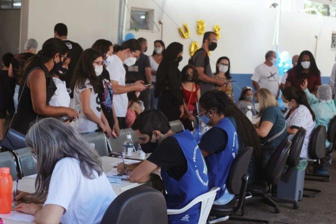 Vacinação pediátrica teve início na manhã deste domingo (16/1) para crianças de 11 anos ou a partir de 5 anos com comorbidades
    