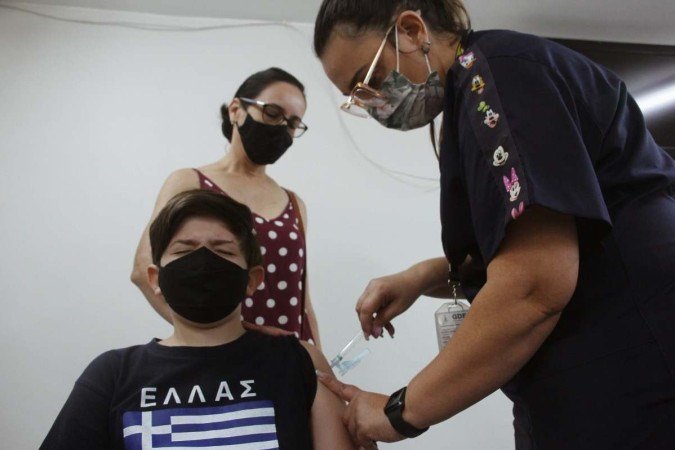 Vacinação pediátrica teve início na manhã deste domingo (16/1) para crianças de 11 anos ou a partir de 5 anos com comorbidades. 
        