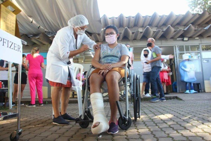 Vacinação pediátrica teve início na manhã deste domingo (16/1) para crianças de 11 anos ou a partir de 5 anos com comorbidades. 
    