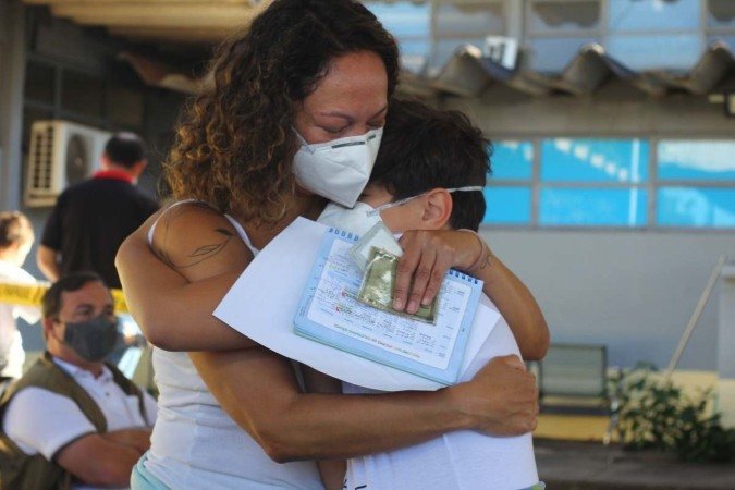 Primeira criança vacina contra a covid-19 no DF