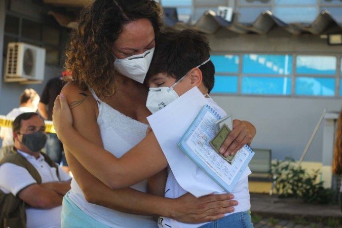 Vacinação pediátrica teve início na manhã deste domingo (16/1) para crianças de 11 anos ou a partir de 5 anos com comorbidades. 
    