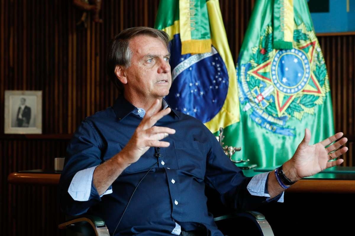 Bolsonaro enumera supostos desvios de dinheiro feitos na gestão do PT