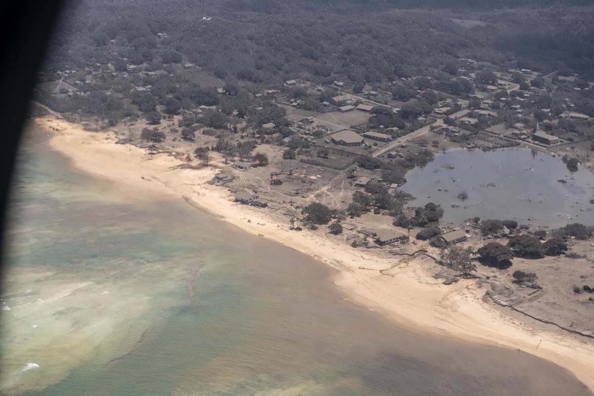 Imagens de Tonga mostram devastação após erupção seguida por tsunami