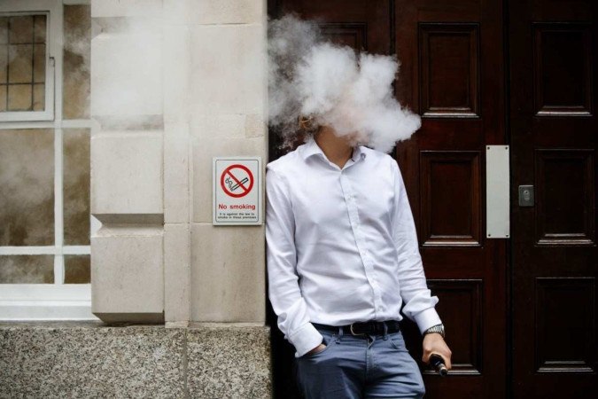 O cigarro mata mais de 8 milhões de pessoas anualmente, segundo a OMS. Vapes são tão perigosos quanto tabaco -  (crédito: Tolga Akmen/AFP)