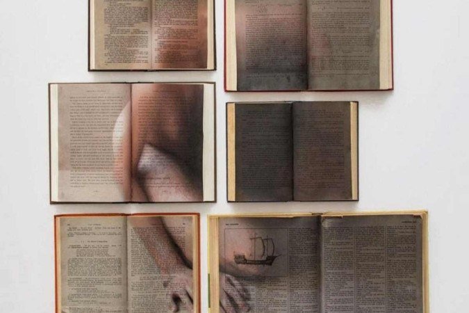 Obra Bibliomania, de Christus Nóbrega, em cartaz na exposição Espelho labirinto, no CCBB
