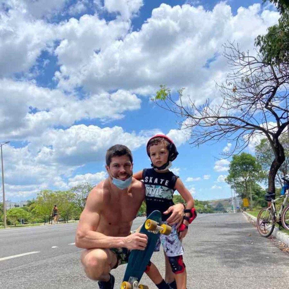 Adriano Teles e seu filho Leo, de 5 anos: dieta saudável e exercícios desde cedo