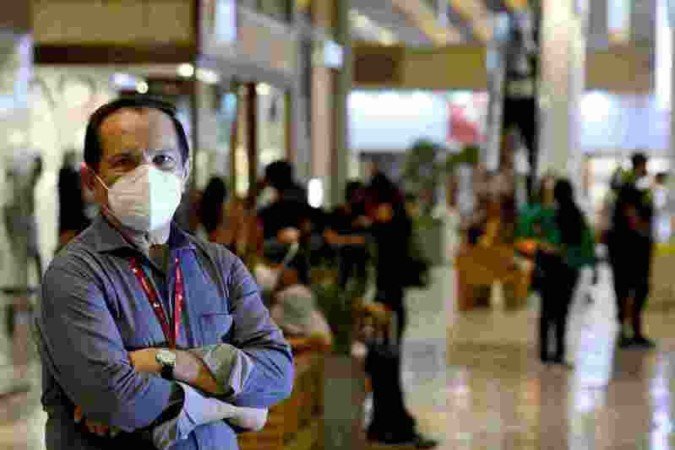  19/01/2022 Crédito: Marcelo Ferreira/CB/D.A Press. Brasil. Brasilia - DF -  Senhor Venâncio Fernandes, trabalha há 40 anos no Shopping Conjunto Nacional de Brasília.