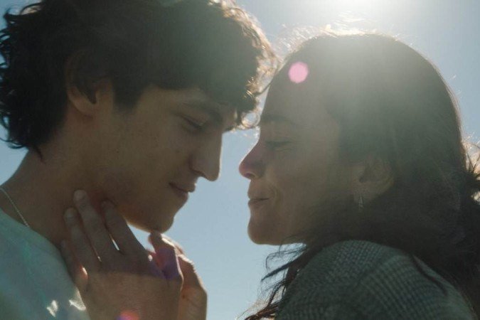 Na tela, o famoso casal da música é vivido por Gabriel Leone e Alice Braga - (crédito: Globo Filmes/Divulgação) Na tela, o famoso casal da música é vivido por Gabriel Leone e Alice Braga - (crédito: Globo Filmes/Divulgação)