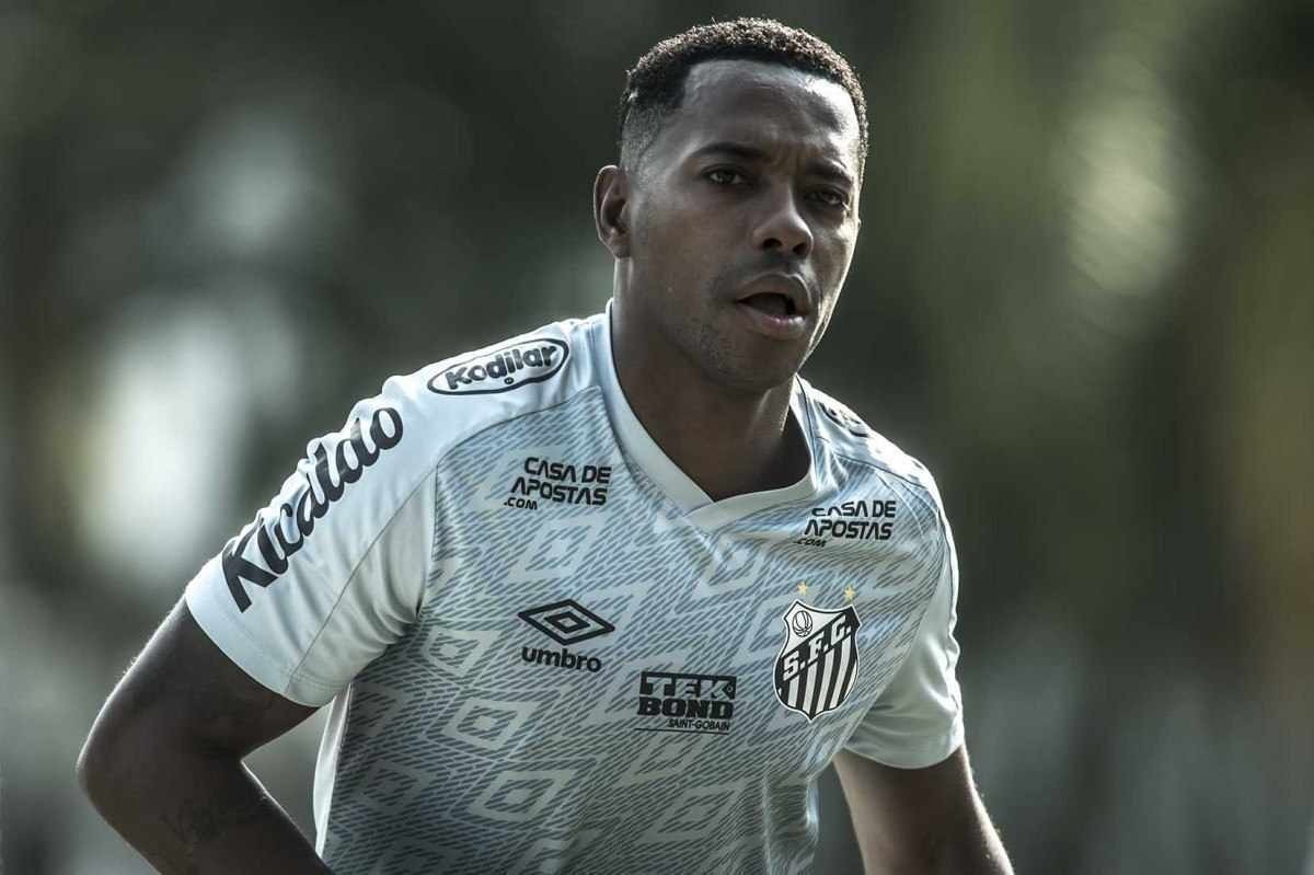 Robinho é preso pela PF após condenação por estupro coletivo na Itália