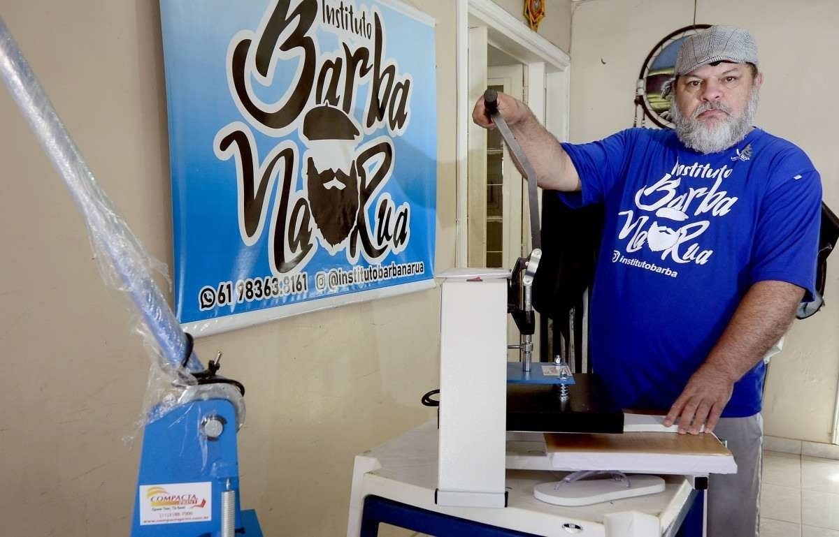  20/01/2022 Crédito: Marcelo Ferreira/CB/D.A Press. Brasil. Brasilia - DF -  Projetos sociais no DF. Candangolândia, Instituto Barba na Rua. Rogério Soares de Araújo, responsálve pelo Instituto Barba na Rua.