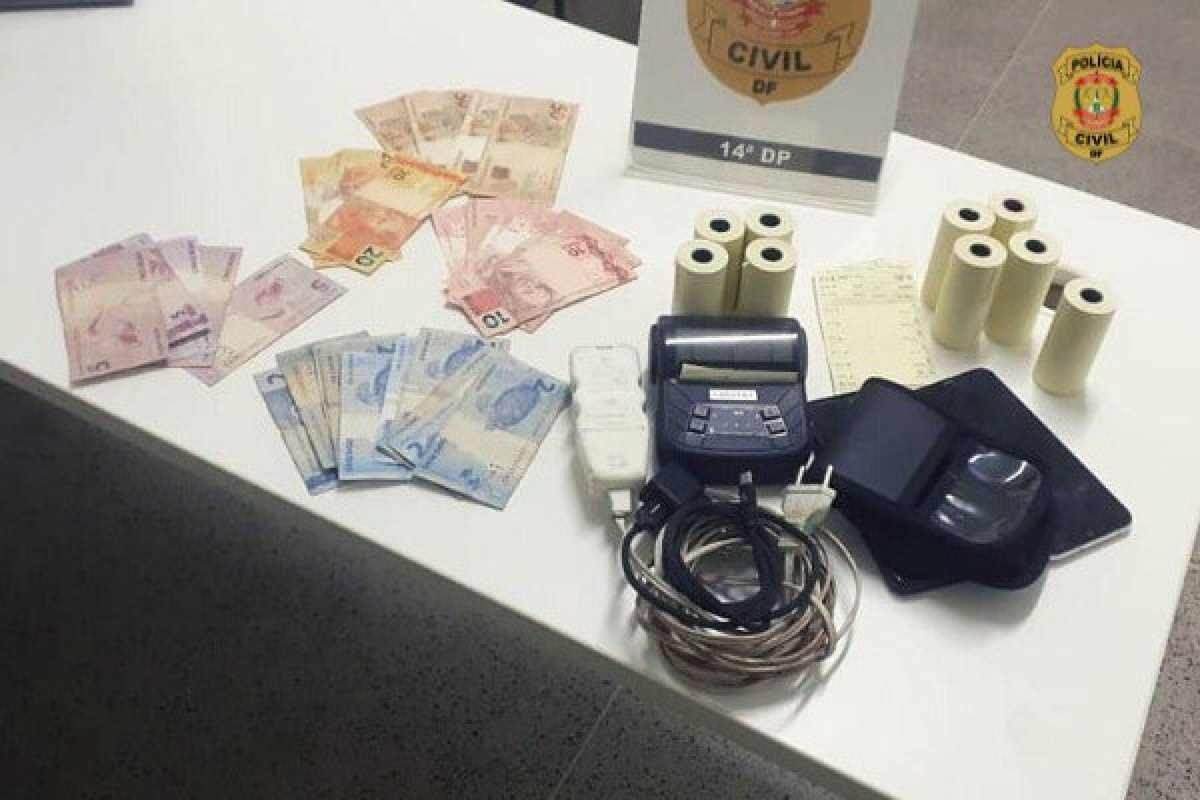 Quantia em dinheiro, além de outros objetos foram apreendidos para perícia