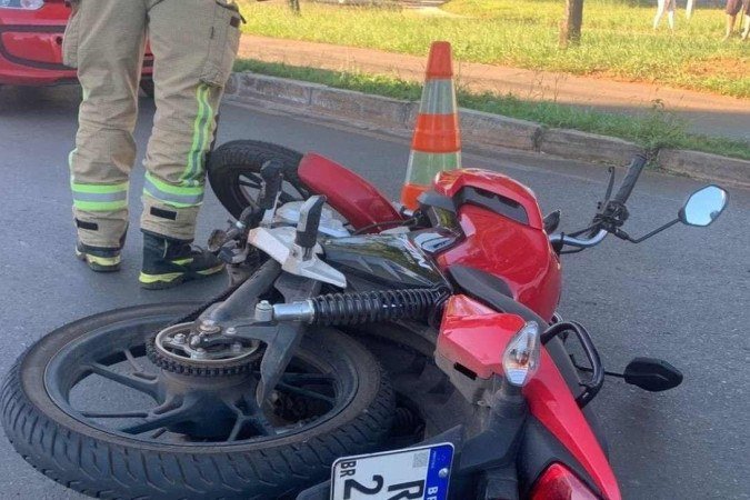 Motociclista não resistiu aos ferimentos e morreu - (crédito: CBM-DF/Divulgação) Motociclista não resistiu aos ferimentos e morreu - (crédito: CBM-DF/Divulgação)