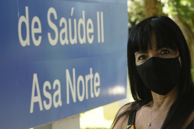  20/01/2022 Crédito: Carlos Vieira/CB/D.A Press. Brasil. Brasilia - DF. Cidades. Teste de Covid-19, na UBS 02 da 114/115 norte. Na foto, Cristina Antunes, servidora pública.

   