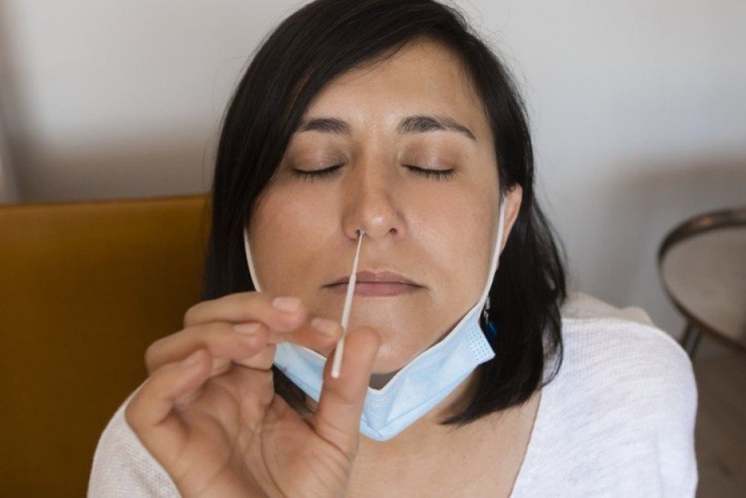 Nível de estrogênio em mulheres pode estar ligado ao risco de morrer de covid-19