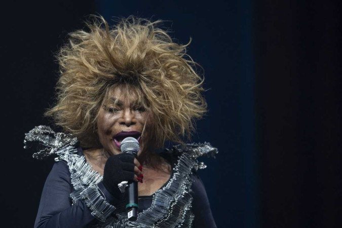  (FILES) In this file photo taken on September 29, 2019 Brazilian singer Elza Soares performs during her concert of the Rock in Rio festival at the Olympic Park, Rio de Janeiro, Brazil. - The legendary Brazilian singer Elza Soares died January 20, 2022 at the age of 91 of 