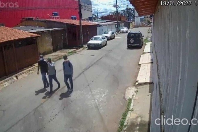 Imagens mostram os três suspeitos de cometerem a tentativa de latrocínio - (crédito: Material cedido ao Correio) Imagens mostram os três suspeitos de cometerem a tentativa de latrocínio - (crédito: Material cedido ao Correio)