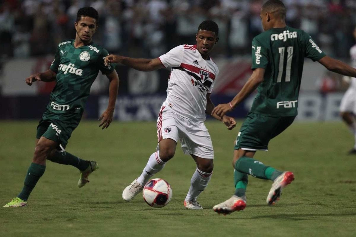 Palmeiras bate Guarani e se aproxima de classificação no