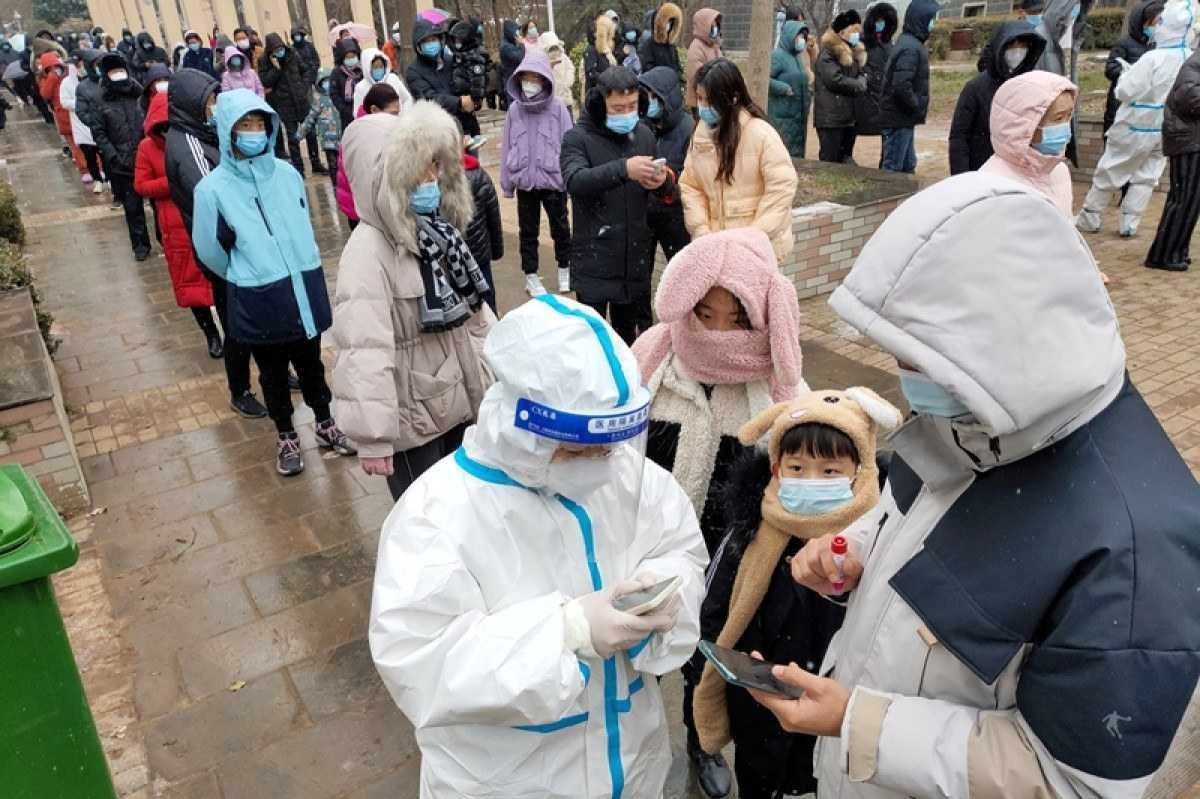 Pequim testa bairro inteiro para a covid, a duas semanas dos Jogos de Inverno