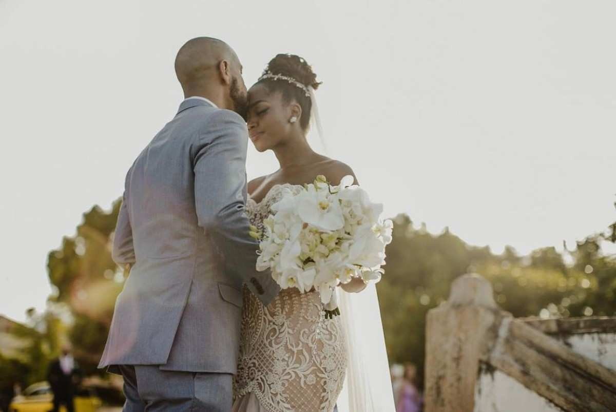 Cantora Iza e o produtor musical Sergio Santos se casaram em 2018, no Rio de Janeiro