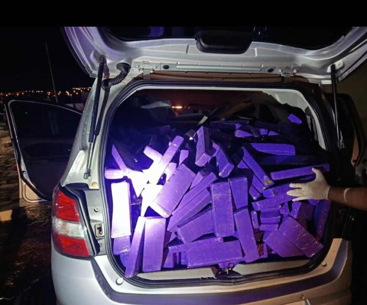 PRF apreende 789 quilos de maconha na Br-040 