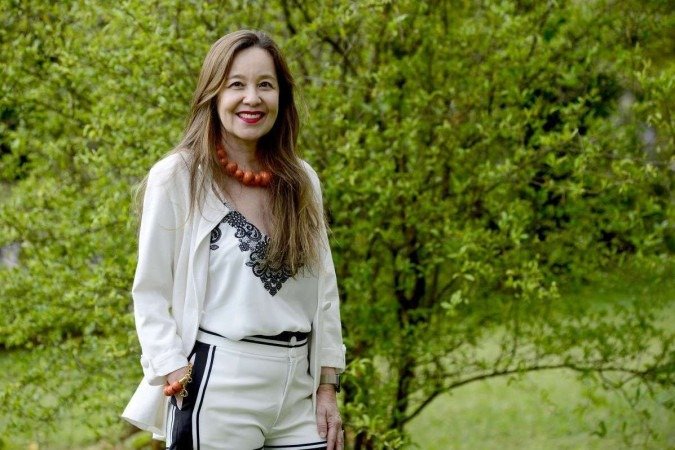 Alessandra Cabral, não tem filhos, mas encontrou no papel de tia a alegria de estar rodeada de crianças, que agora se tornaram jovens adultos 
    