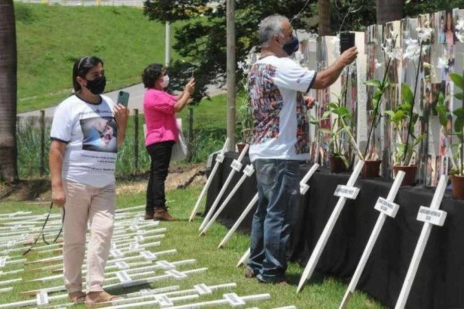 Ato realizado em novembro de 2021 por parentes dos mortos na mina Córrego do Feijão mostrou a amargura de quem aguarda pela conclusão do trabalho dos bombeiros - (crédito: Túlio Santos/EM/D.A Pres) Ato realizado em novembro de 2021 por parentes dos mortos na mina Córrego do Feijão mostrou a amargura de quem aguarda pela conclusão do trabalho dos bombeiros - (crédito: Túlio Santos/EM/D.A Pres)