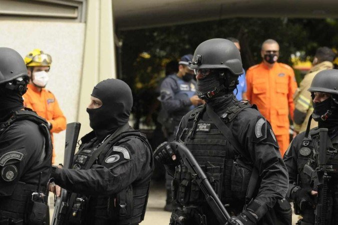  26/01/2022. Crédito: Carlos Vieira/CB/D.A Press. Brasil. Brasilia - DF. Cidades. Homem faz o pai de refém com uma faca, em um apartamento do bloco E da quadra 210 Sul e polícia tenta negociar. Solicitante pediu socorro à Polícia Militar do DF por volta das 13h desta quarta-feira (26/1). -  (crédito: Carlos Vieira/CB/D.A.Press)