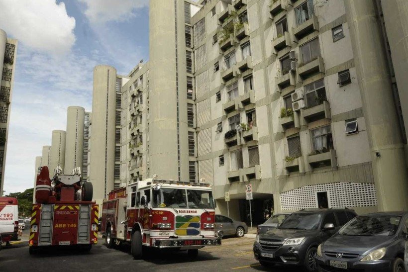  26/01/2022. Crédito: Carlos Vieira/CB/D.A Press. Brasil. Brasilia - DF. Cidades. Homem faz o pai de refém com uma faca, em um apartamento do bloco E da quadra 210 Sul e polícia tenta negociar. Solicitante pediu socorro à Polícia Militar do DF por volta das 13h desta quarta-feira (26/1).